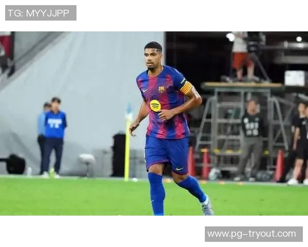 巴萨与里昂友谊赛激战四三红牌事件引发全场热议与点评