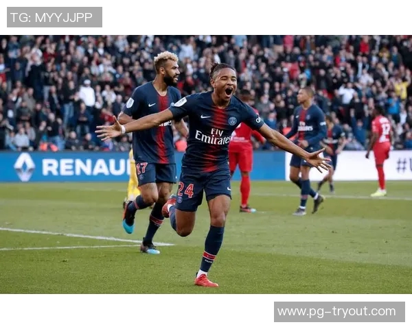 友谊赛精彩回顾巴黎圣日耳曼轻取里昂全场逆转瞬间引发热烈反响