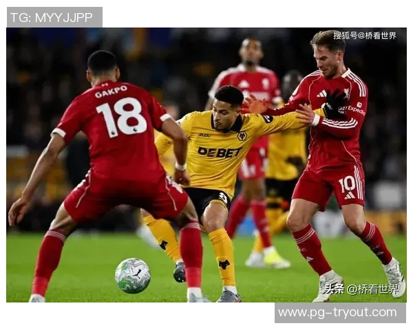 国王杯激战：利物浦逆转曼联红牌事件引发全场热议与战术分析